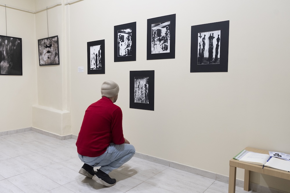 "εκτός πλαισίου", φωτογραφία από την έκθεση © Σατόγλου Παύλος