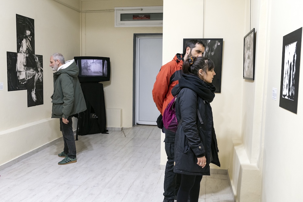 "εκτός πλαισίου", φωτογραφία από την έκθεση © Σατόγλου Παύλος