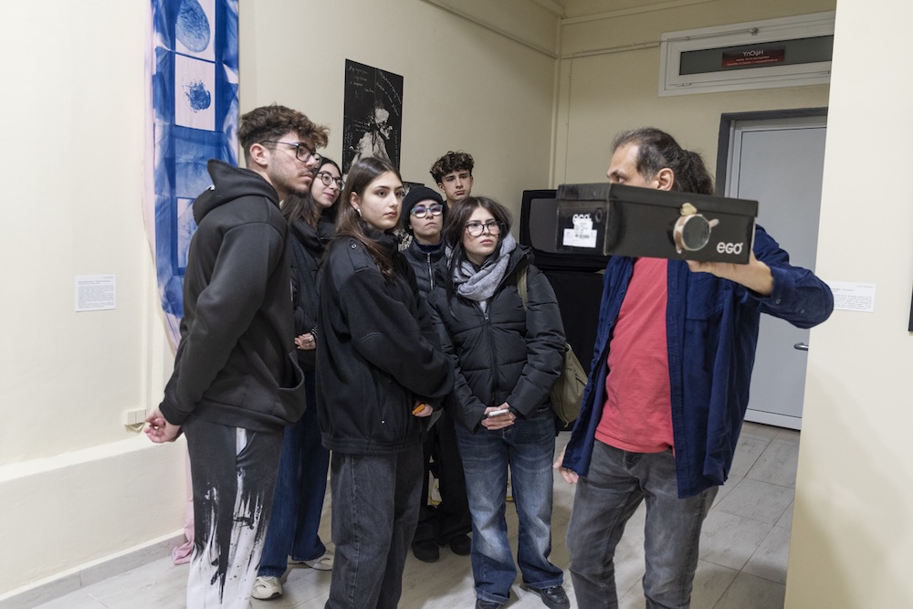 "εκτός πλαισίου", φωτογραφία από την έκθεση © Παπαδόπουλος Τάσος